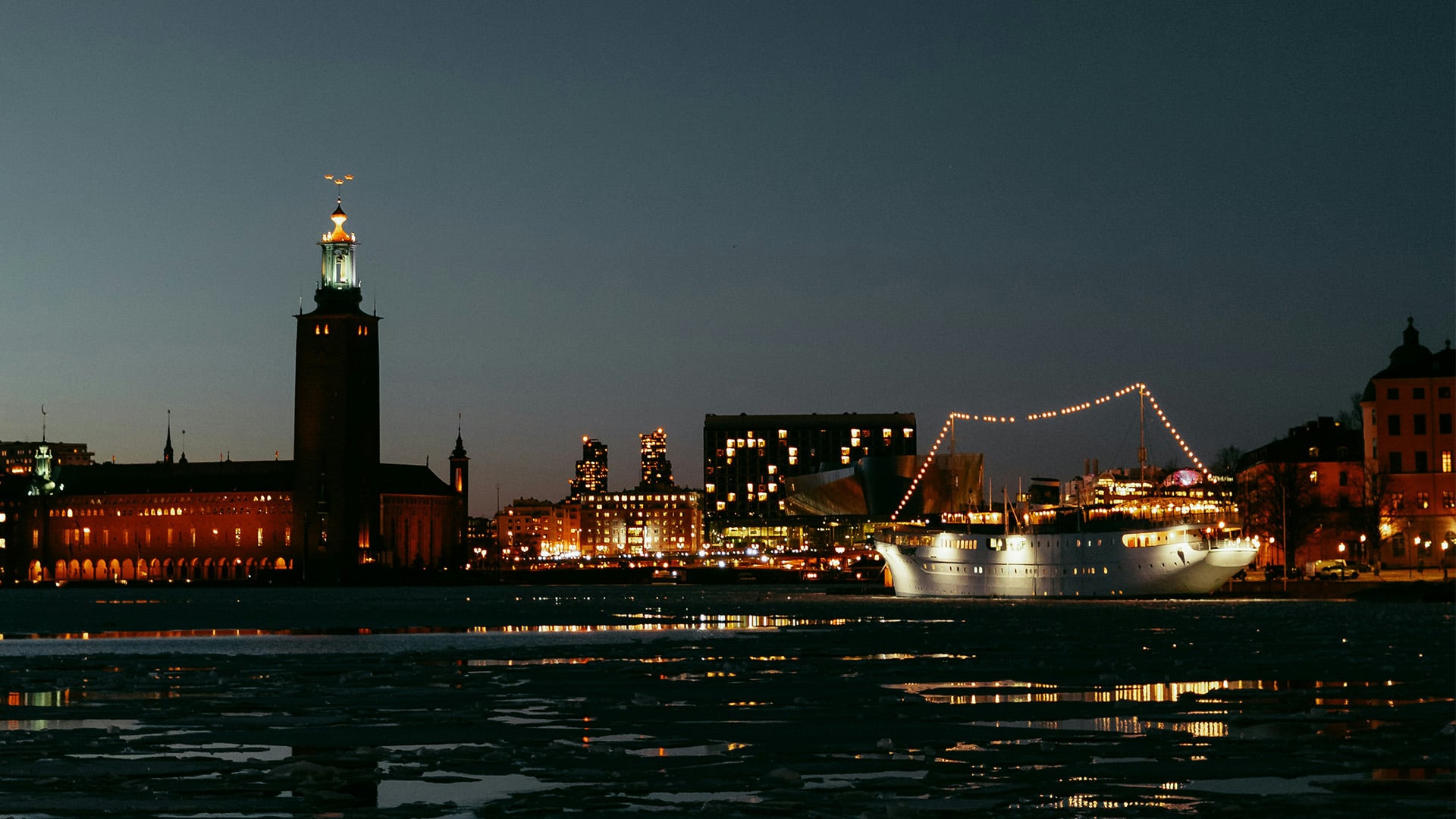 Nyår i Stockholm: komplett guide till middag, öppettider, utsikt och nyårsdagen